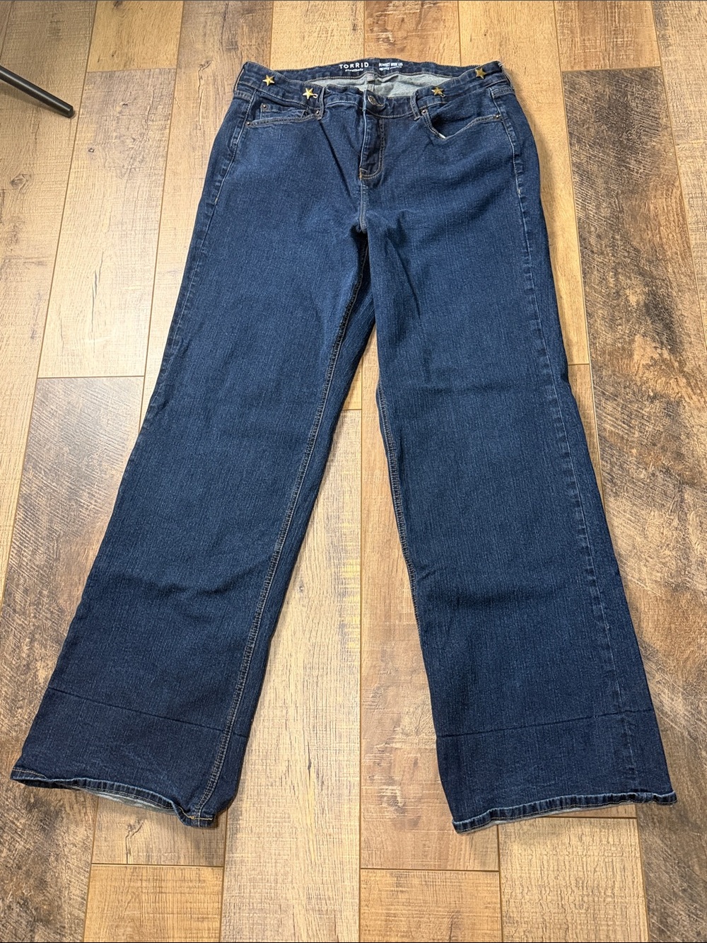 Torrid Perfect Wide Leg Jeans Vintage Stretch with Gold Star Accents Sz 18 Tall